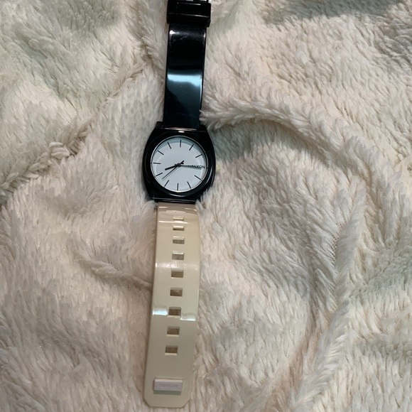 Nixon Ladies Watch - Picture 3 of 4